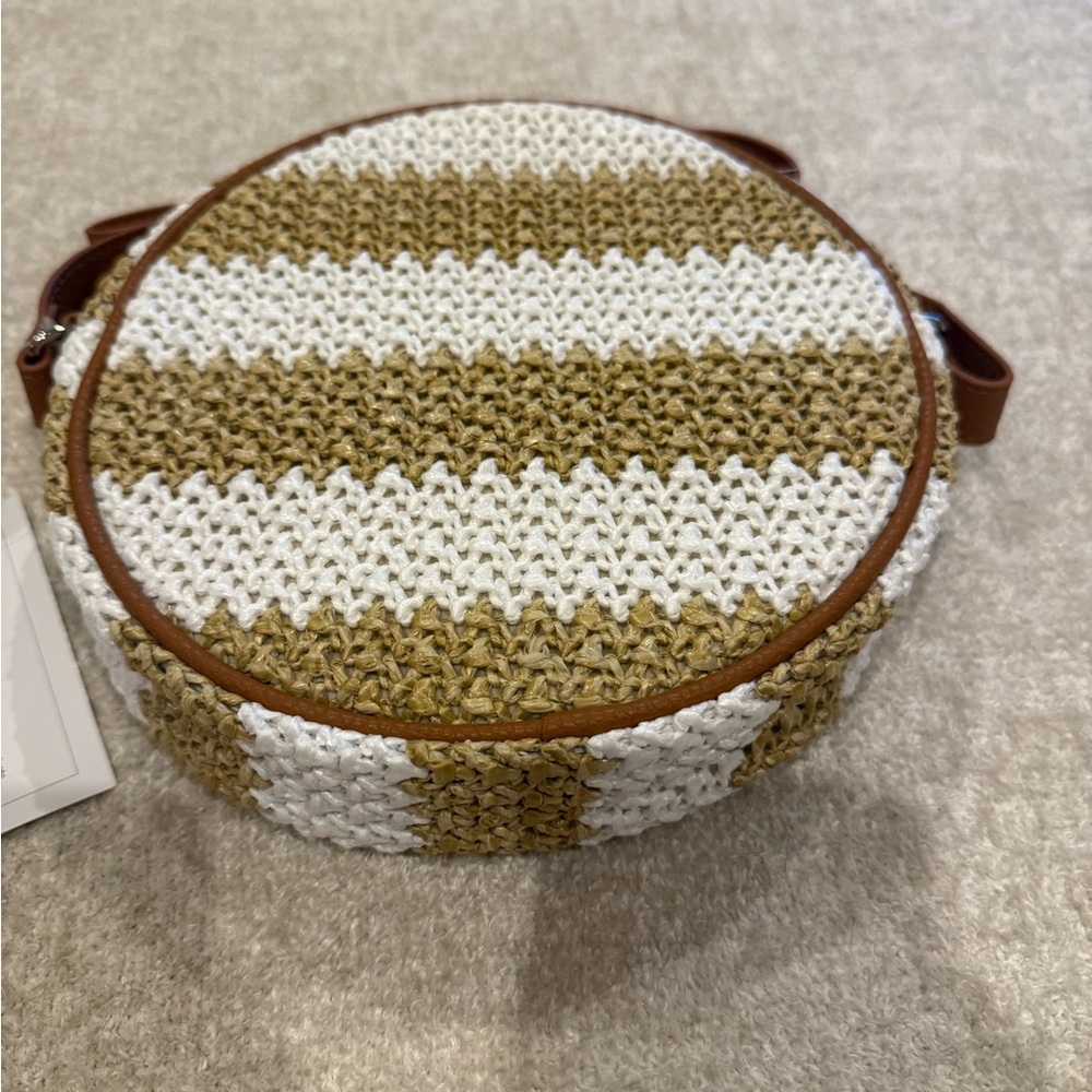 White Striped Straw Roundabout Crossbody